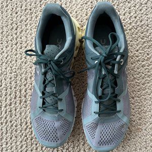 ON CLOUD Women's Running Shoe - Size 9.5. Sea Limelight